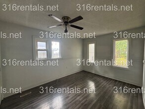 120 E 13th St in Newton, KS - Building Photo - Building Photo