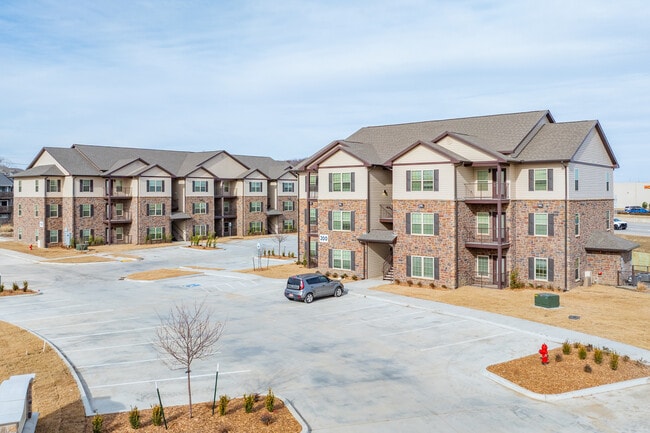 Lynn Oak in Broken Arrow, OK - Foto de edificio - Building Photo
