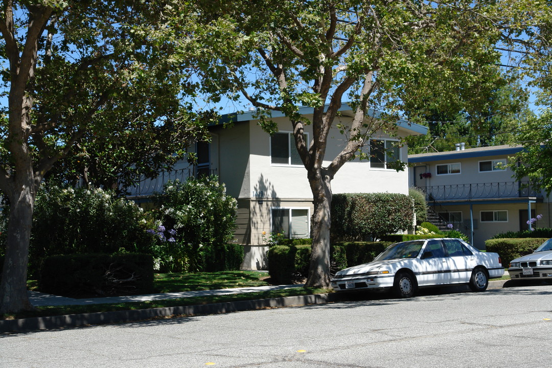 1419 S B St in San Mateo, CA - Building Photo