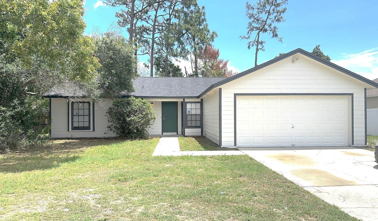 1726 Howland Blvd in Deltona, FL - Building Photo