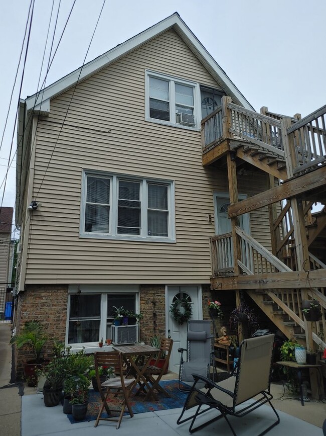 property at 3048 N Drake Ave