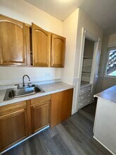 27 Denmark St, Unit 1 in Worcester, MA - Foto de edificio - Building Photo