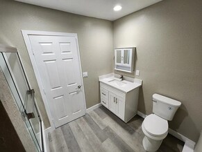 984 El Camino Dr in Costa Mesa, CA - Building Photo - Building Photo