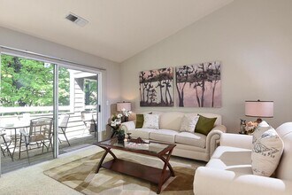 1711 Parkview Green Cir in San Jose, CA - Foto de edificio - Building Photo