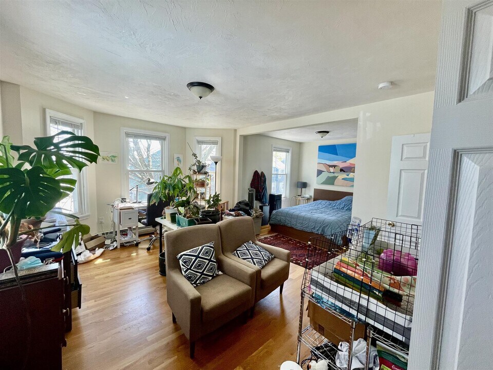 389 Columbia St, Unit 3 in Cambridge, MA - Building Photo