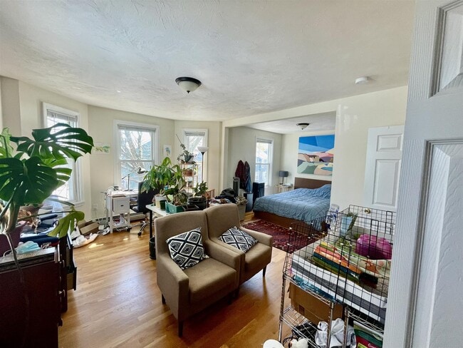 389 Columbia St, Unit 3