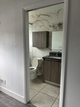 2241 N 56th Ave in Hollywood, FL - Building Photo - Building Photo