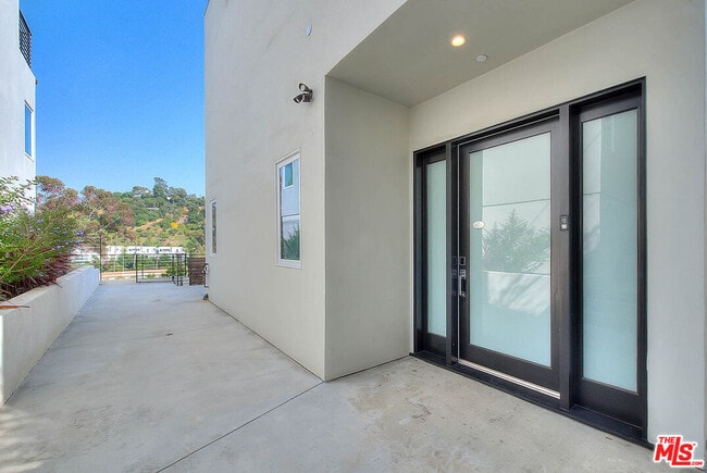2608 Corralitas Dr in Los Angeles, CA - Building Photo - Building Photo