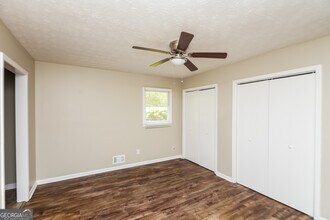 2774 Whisper Ct in Douglasville, GA - Foto de edificio - Building Photo