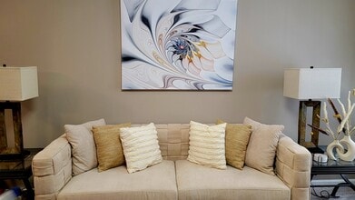 1312 Massachusetts Ave NW in Washington, DC - Foto de edificio - Building Photo