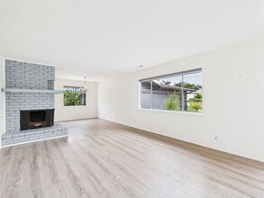 1194 Prospect St in Seaside, CA - Building Photo - Building Photo