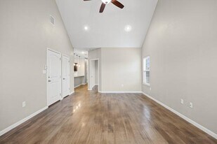 100 Stockton Family Ct in Jarrell, TX - Building Photo