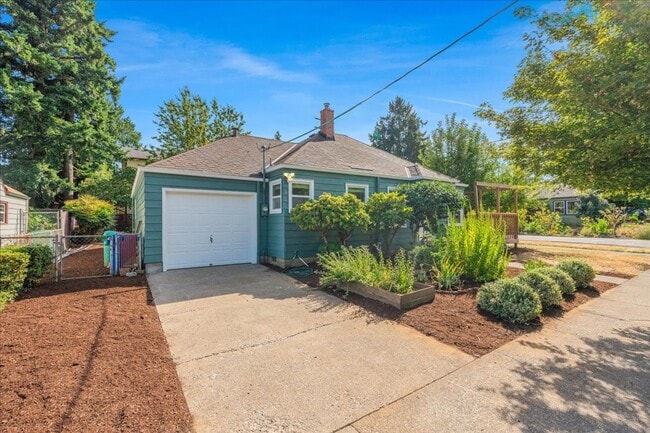 8604 SE Yamhill St in Portland, OR - Foto de edificio - Building Photo