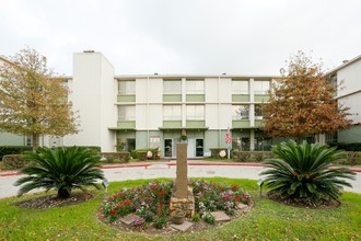 Beall Village in Houston, TX - Foto de edificio - Building Photo