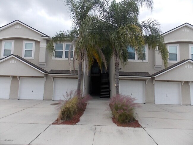 7039 Deer Lodge Cir in Jacksonville, FL - Building Photo - Building Photo
