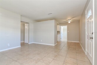 4420 W Bay Ave in Tampa, FL - Building Photo - Building Photo