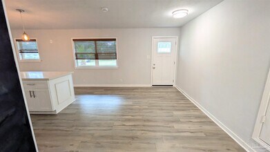 5912 Sarah Dr in Pensacola, FL - Building Photo - Building Photo