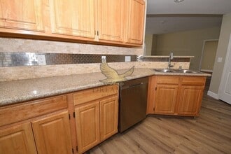 8555 W Russell Rd in Las Vegas, NV - Building Photo - Building Photo