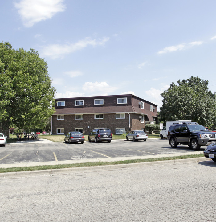 Ashbury East in Dekalb, IL - Foto de edificio