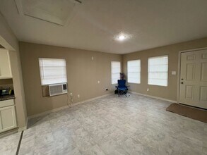 891 Washington St in Beaumont, TX - Building Photo - Building Photo