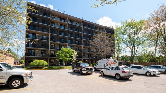 Janisse Tower Apartments in Windsor, ON - Building Photo - Building Photo