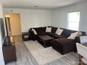 13 Eastern Pkwy in Jersey City, NJ - Building Photo - Building Photo