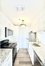 11901 4th St N in St. Petersburg, FL - Foto de edificio - Building Photo