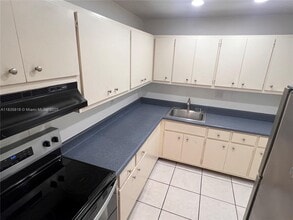 7727 SW 86th St in Miami, FL - Building Photo - Building Photo