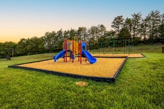 Foxcreek Apartments in Winston-Salem, NC - Building Photo - Building Photo