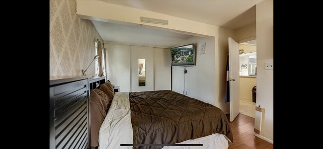 20 Malcolm St in Bellport, NY - Building Photo - Building Photo