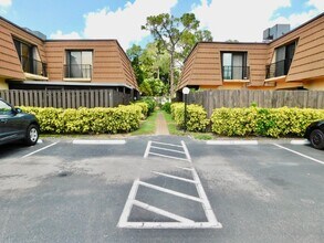 4155 Turnberry Cir in Greenacres, FL - Building Photo - Building Photo