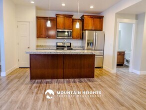 824 Newfield Dr in Sandy, UT - Building Photo - Building Photo