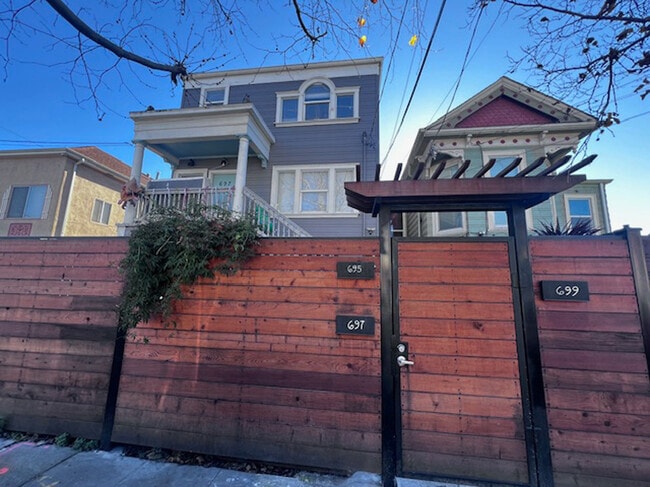 699 30th St in Oakland, CA - Building Photo - Building Photo