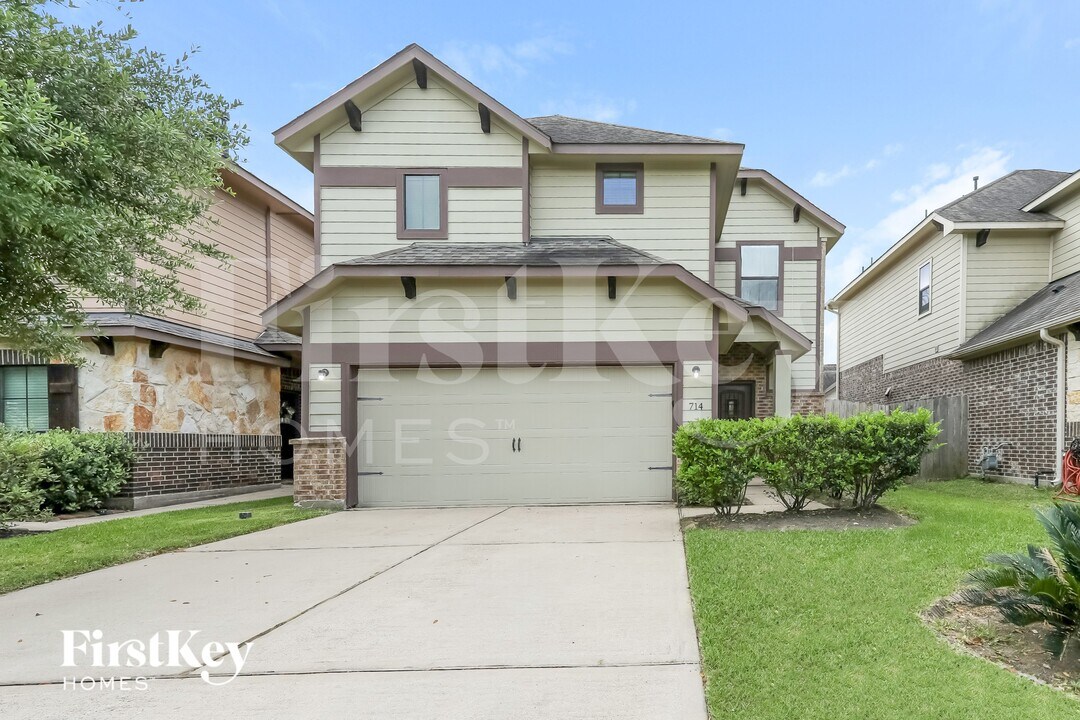714 Audra Ln in Spring, TX - Foto de edificio