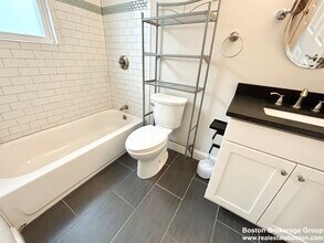 995 Dorchester Ave, Unit #2 in Boston, MA - Foto de edificio - Building Photo