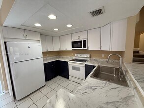 3208 San Remo Cir in Homestead, FL - Building Photo - Building Photo