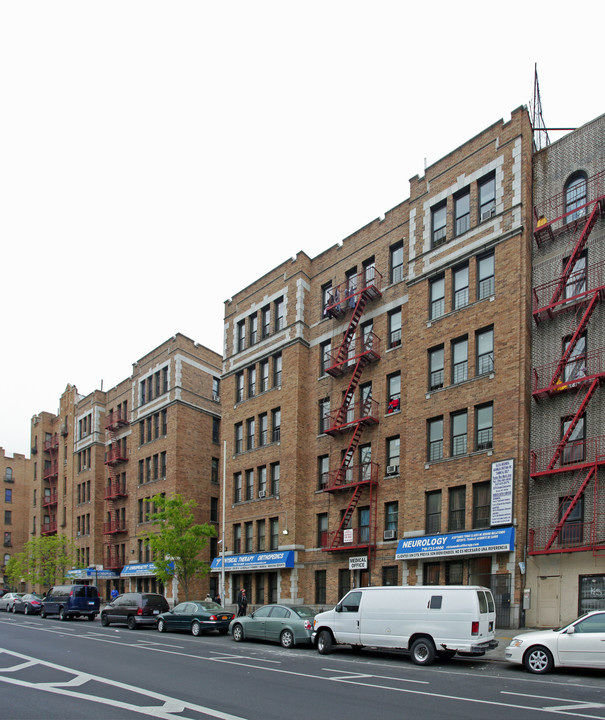 2676 Grand Concourse in Bronx, NY - Building Photo