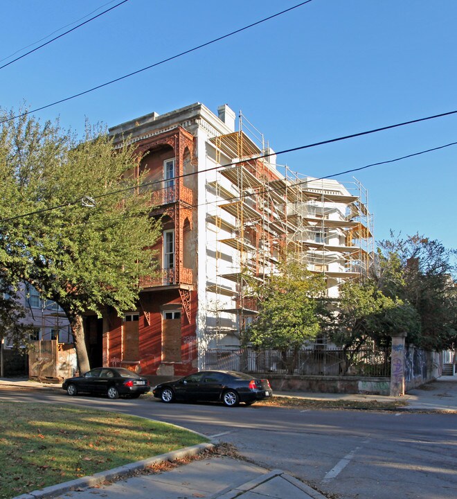 807 Esplanade Ave in New Orleans, LA - Building Photo