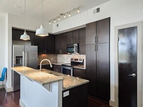 1320 Robert Browning St in Austin, TX - Building Photo - Building Photo