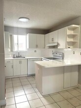 3264 W 70th St-Unit -201 in Hialeah, FL - Building Photo - Building Photo