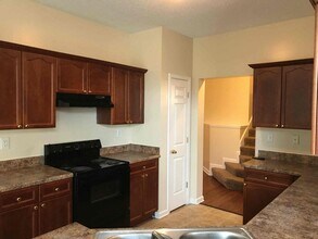 7142 Queens Crown Ct, Unit C-443 in Memphis, TN - Building Photo - Building Photo