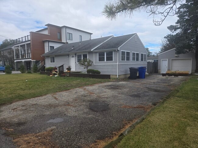 property at 198 Walnut Creek Ln