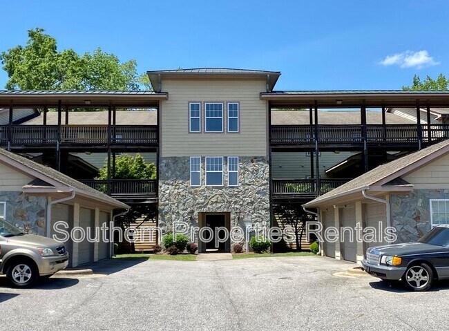 1611 Bluffside Dr in Fayetteville, NC - Foto de edificio - Building Photo