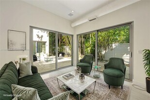 2205 Overbrook St in Miami, FL - Building Photo