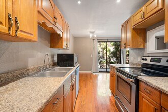 12522 NE 117th Pl in Kirkland, WA - Building Photo - Building Photo