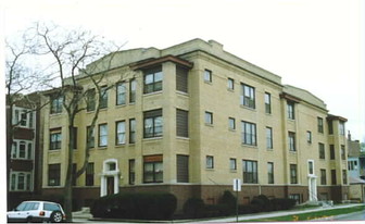 3055-3057 W Eastwood Ave Apartments