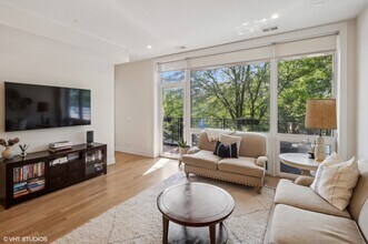 1753 N Kedzie Ave in Chicago, IL - Building Photo - Building Photo