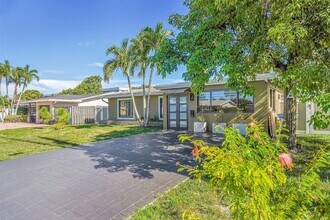 1736 NW 38th St in Oakland Park, FL - Building Photo - Building Photo