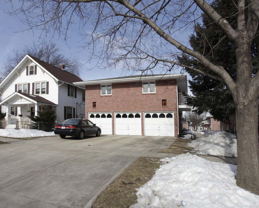 2310 C St in Lincoln, NE - Foto de edificio