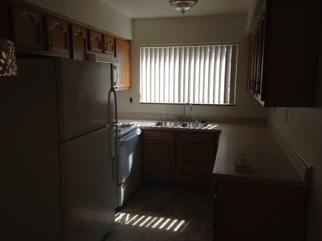 33300 Freedom Rd, Unit 12 country apartments